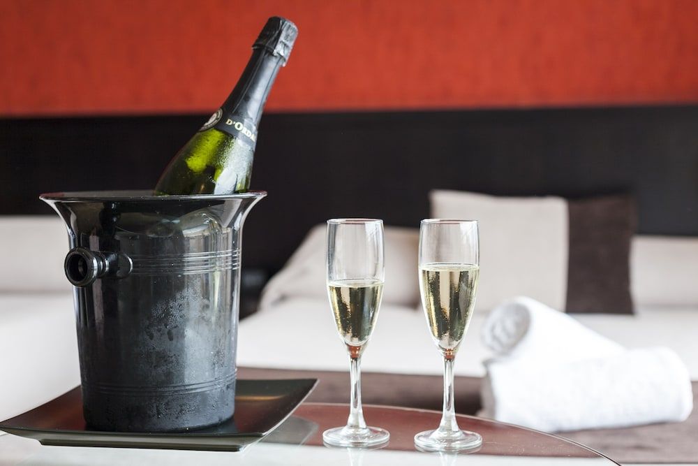 Room Service - Dining