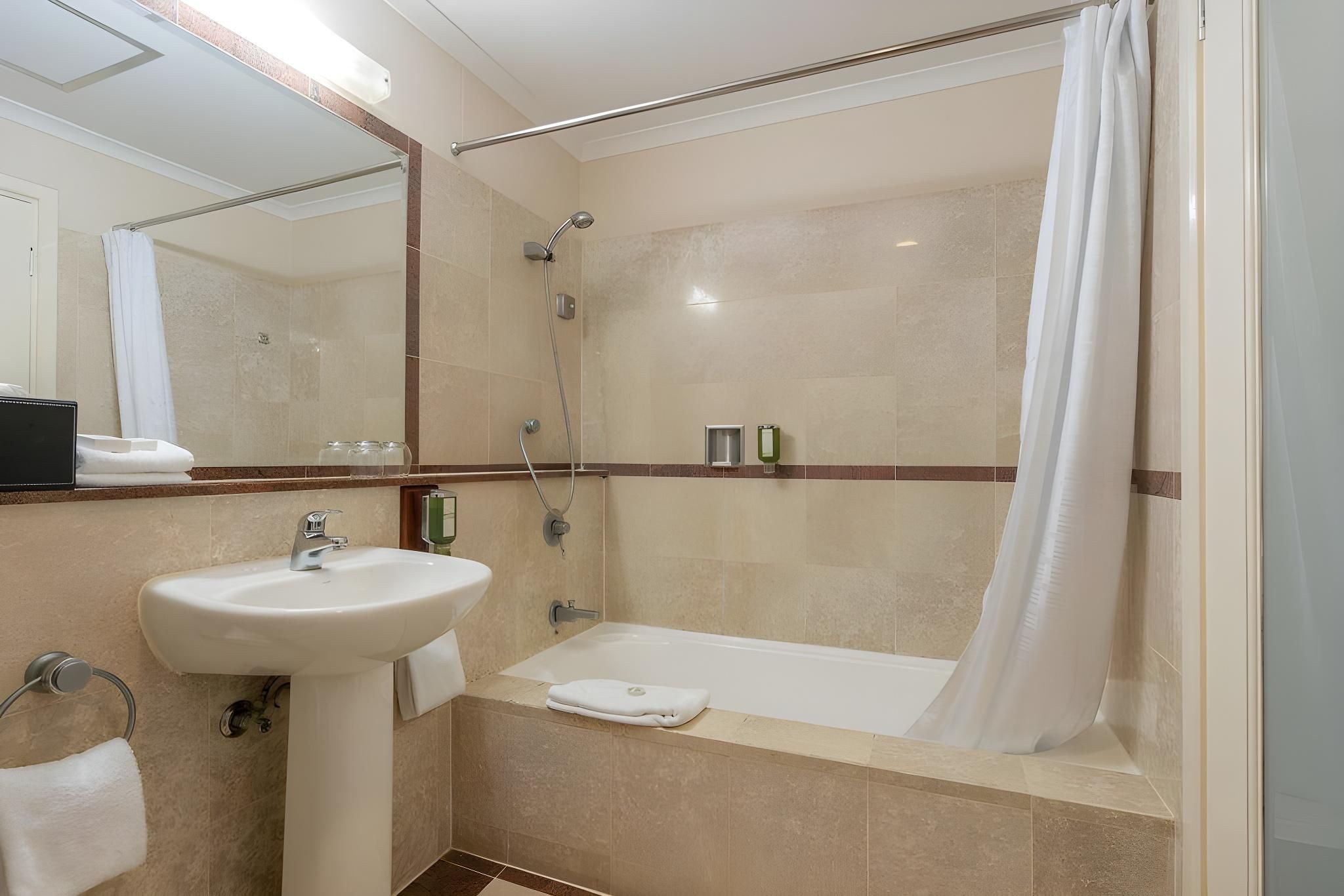 Joondalup Resort Hotel Garden View King Room 3