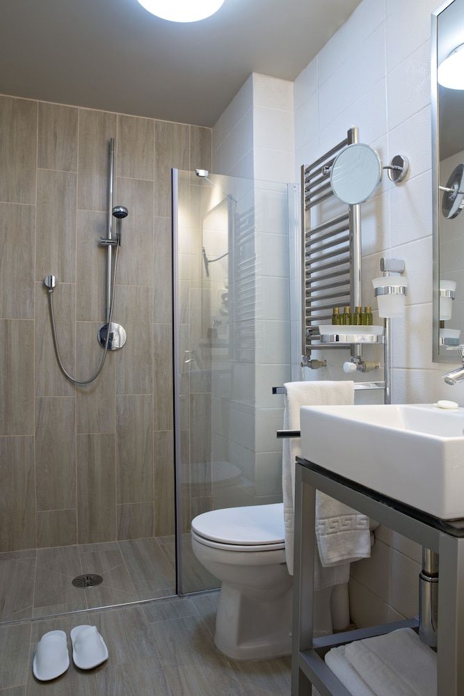 Central Hotel, Trademark Collection by Wyndham Room, 2 Twin Beds, Non Smoking 6