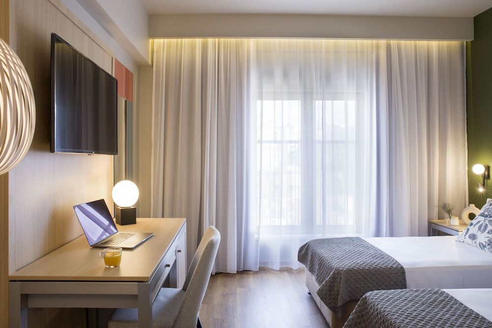 Central Hotel, Trademark Collection by Wyndham Room, 2 Twin Beds, Non Smoking 2