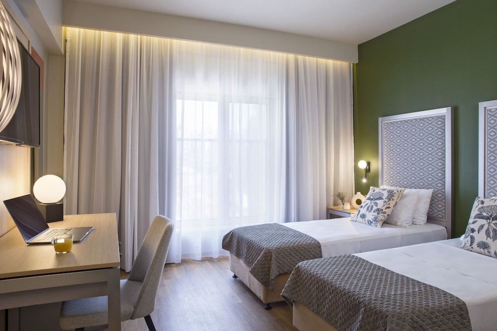 Central Hotel, Trademark Collection by Wyndham Room, 2 Twin Beds, Non Smoking 3