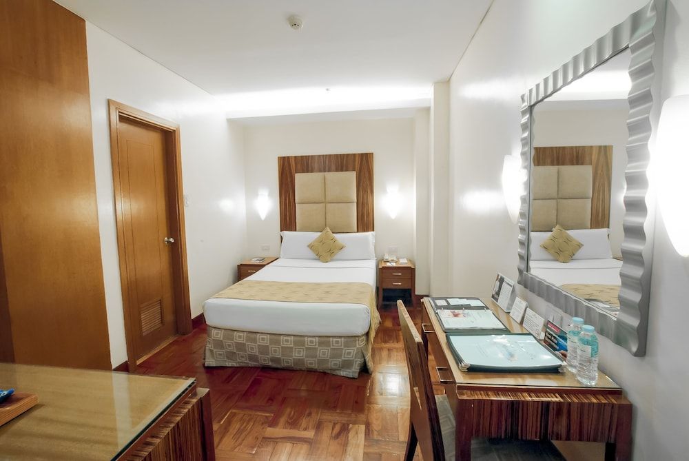 City Garden Suites Manila Standard Room (1 Bed) 4