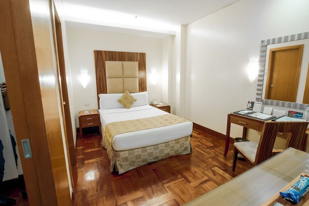 City Garden Suites Manila Standard Room (1 Bed) 2