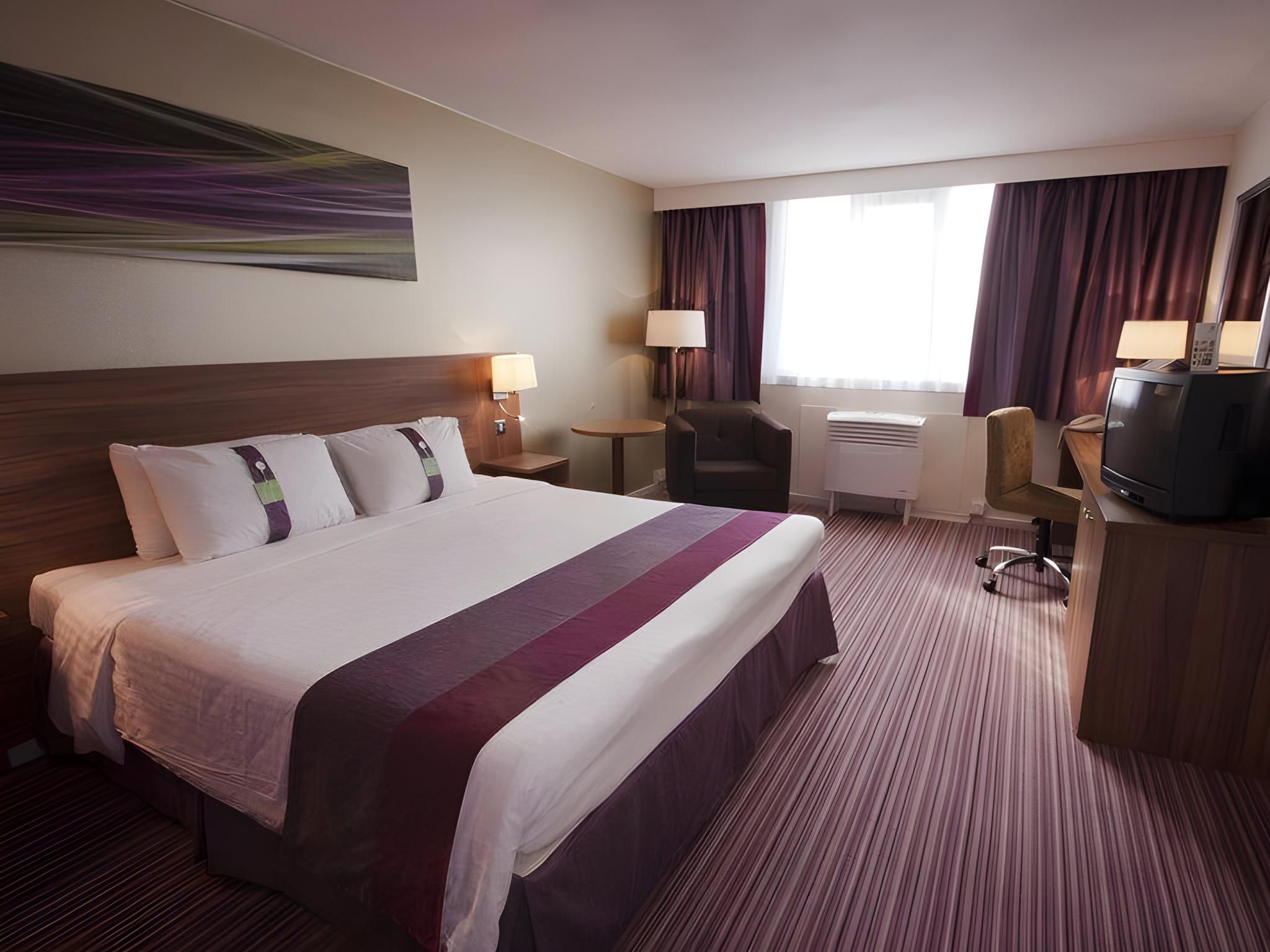 1 King Bed Standard