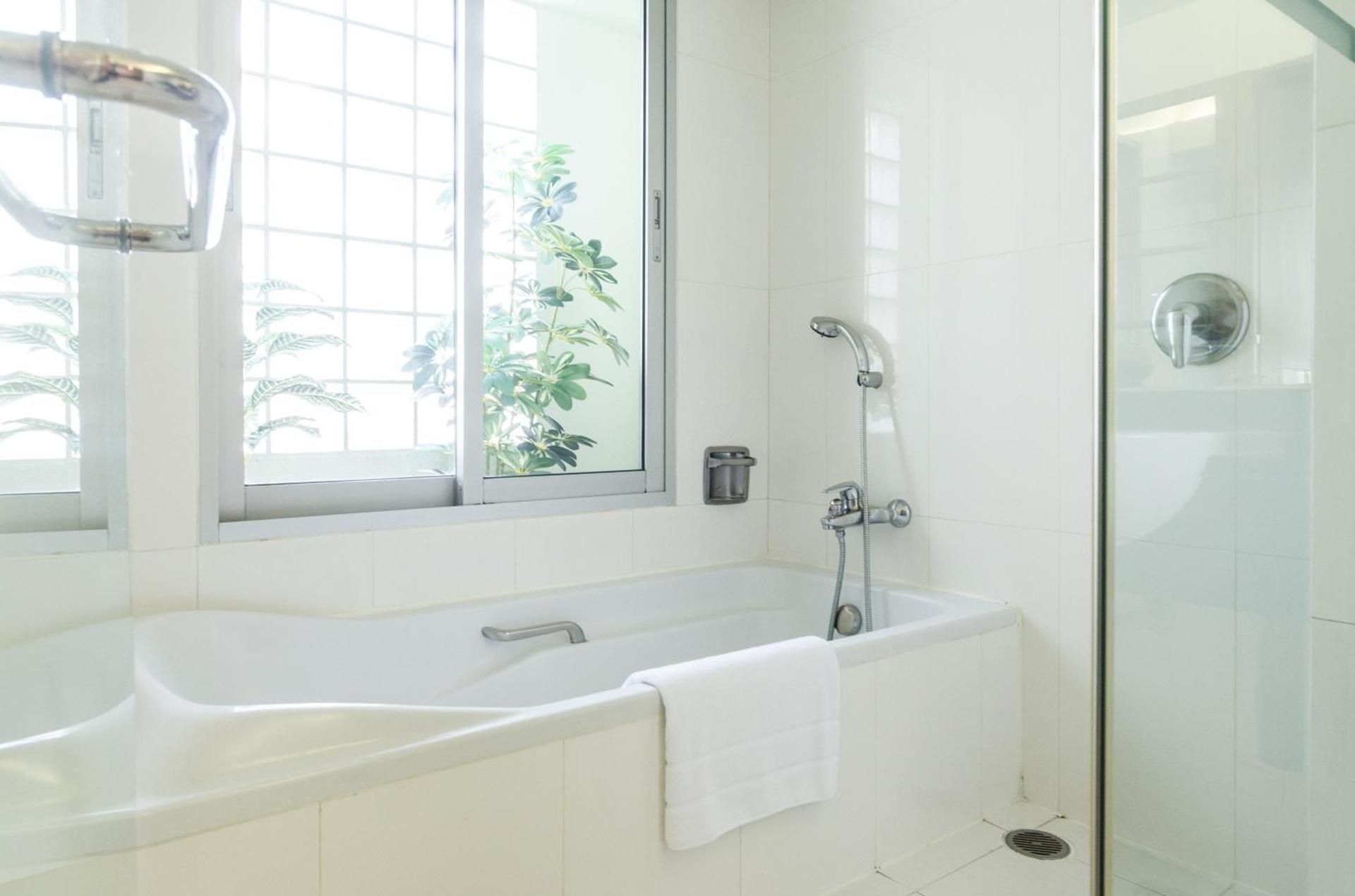 Deluxe King Room - Non-Smoking