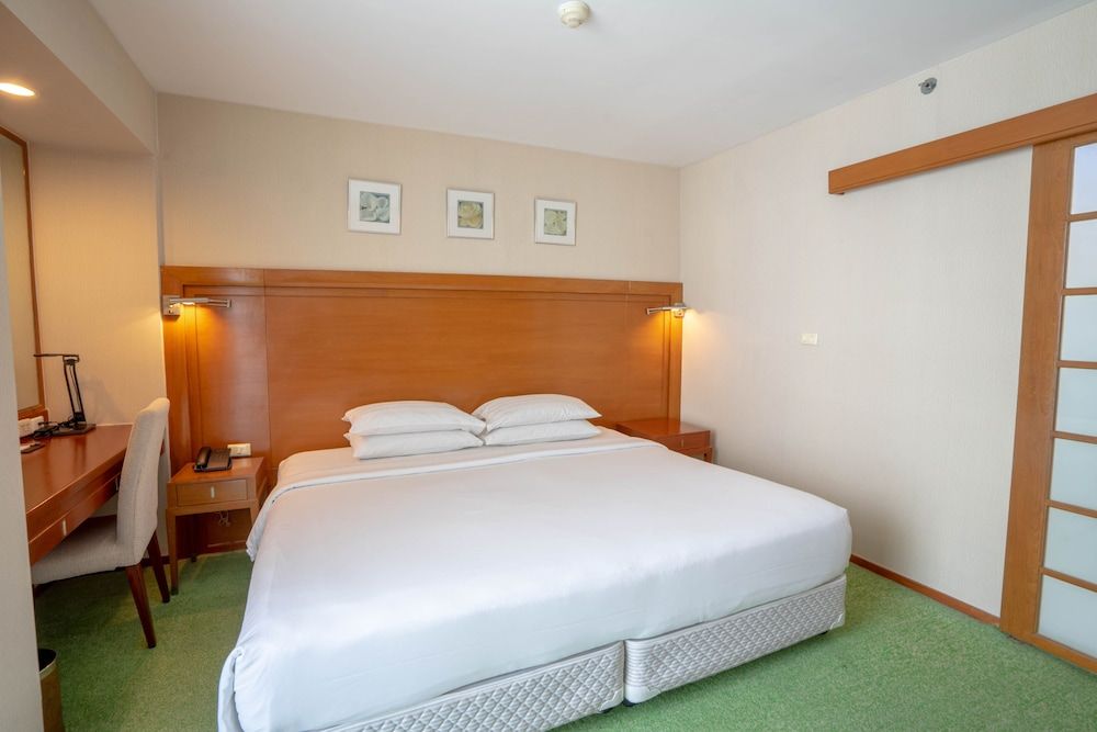 At Ease Saladaeng by AETAS Suite, 1 Bedroom, Balcony (King Bed)