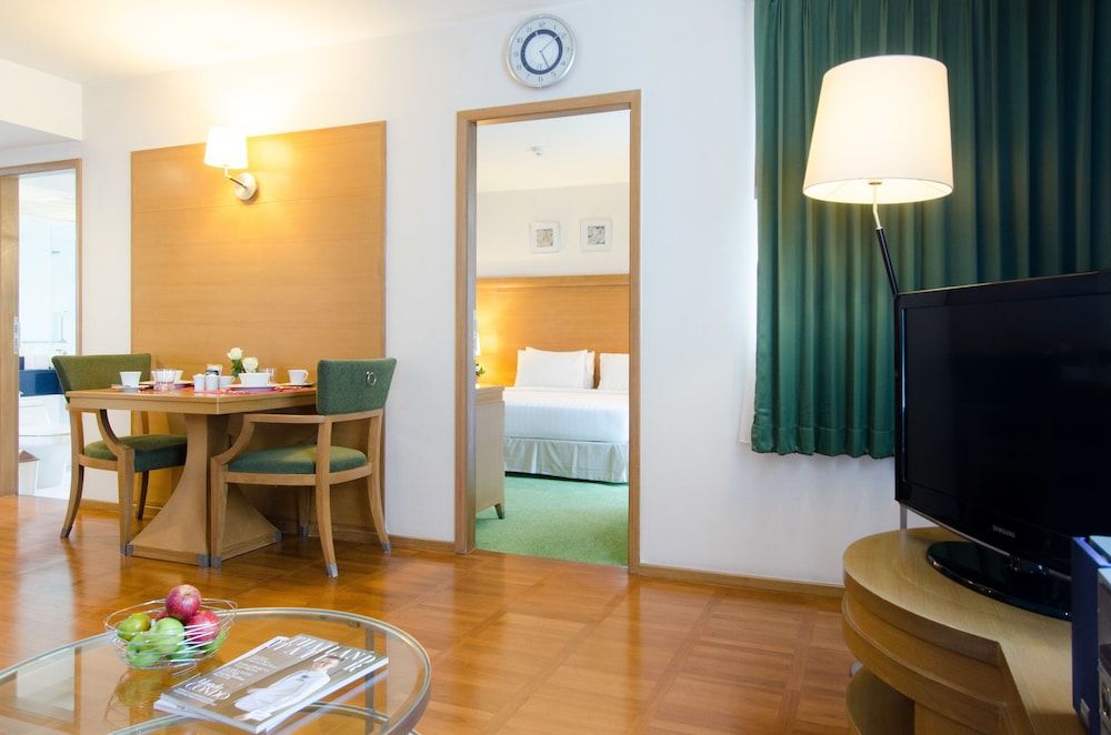 At Ease Saladaeng by AETAS Suite, 1 Bedroom, Balcony (King Bed) 3