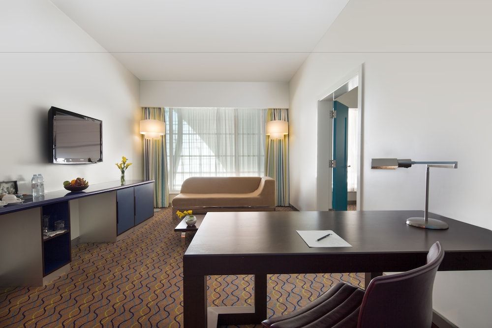 Dubai International Hotel, Dubai Airport Junior suite at Concourse B near gate B14 or B22 5