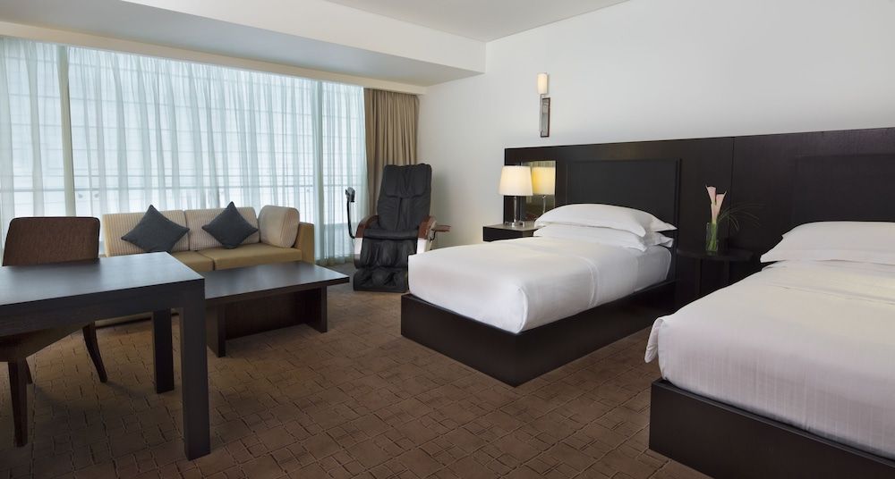Dubai International Hotel, Dubai Airport Executive Room at Concourse A Near Gate A1 or A24 4