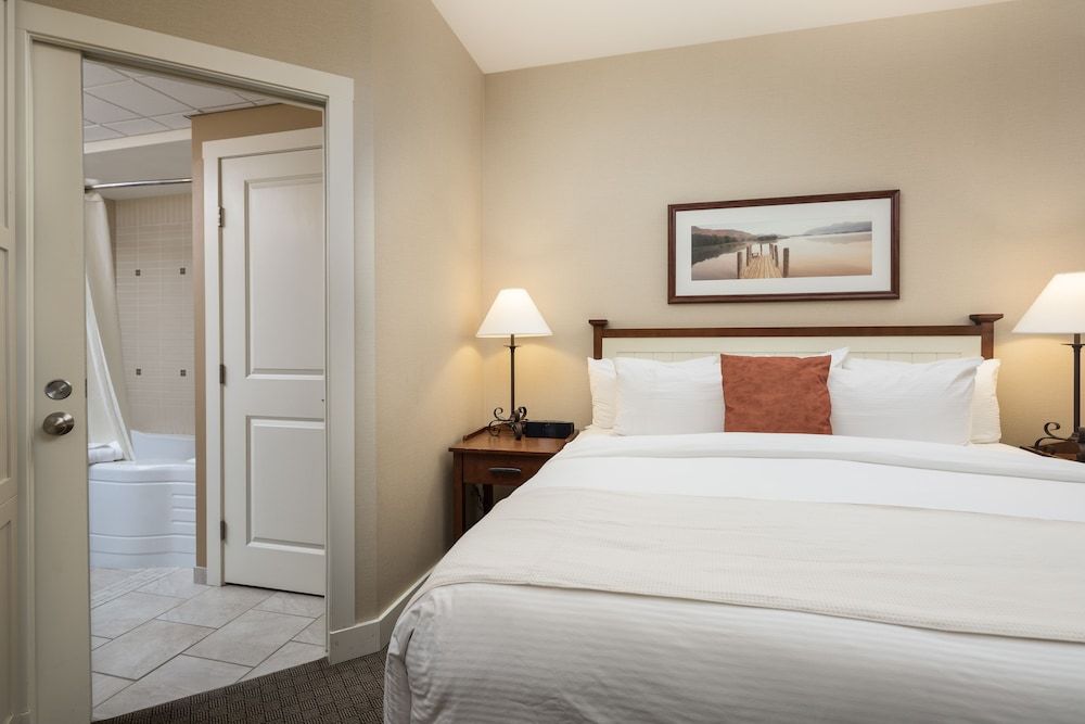 Summerland Waterfront Resort & Spa Standard Suite, 2 Bedrooms