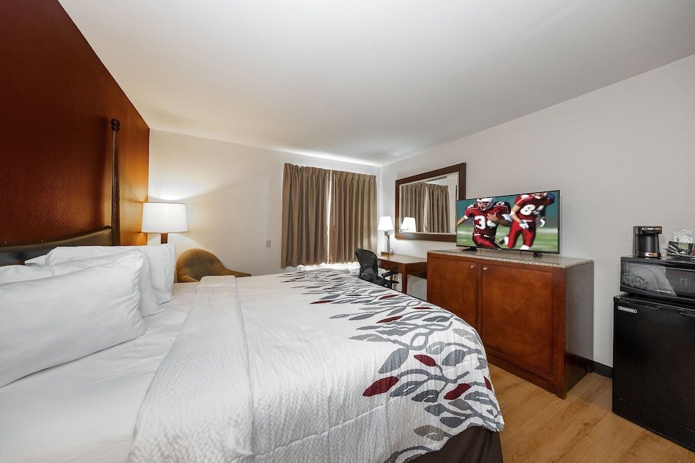 Superior Room, 1 King Bed, Accessible, Non Smoking (Roll-In Shower)