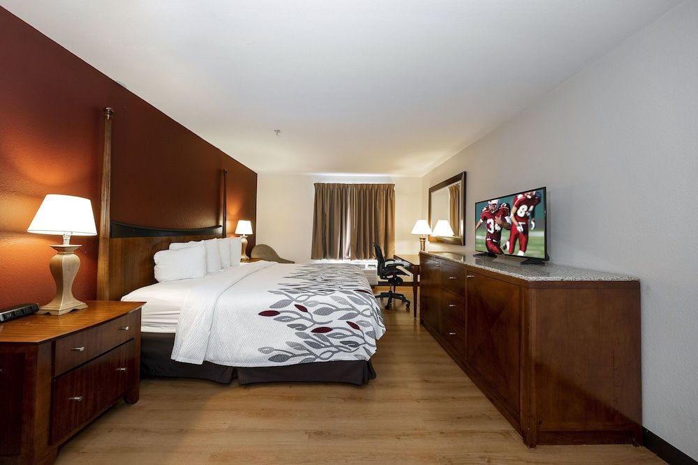 Deluxe Room, 1 King Bed, Non Smoking, Kitchenette