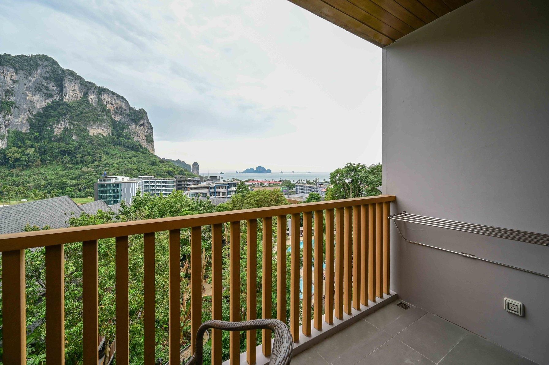1 King Standard Mountain View Balcony