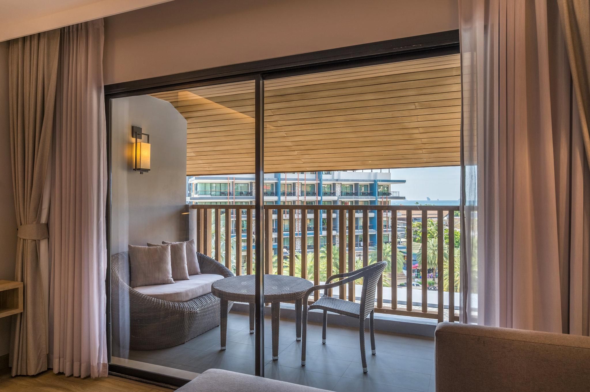 1 King Premium City View Balcony