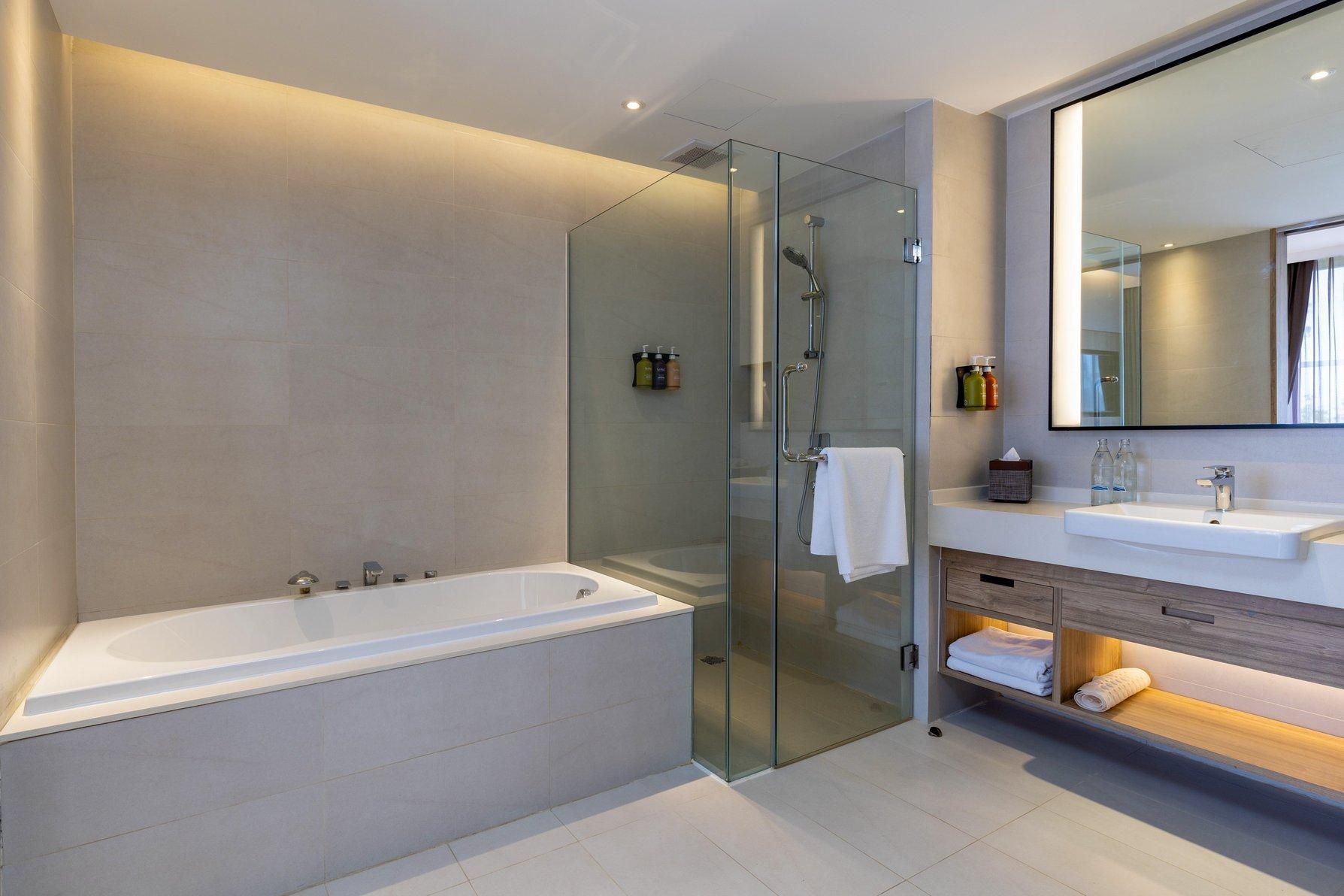1 King Suite City View Balcony