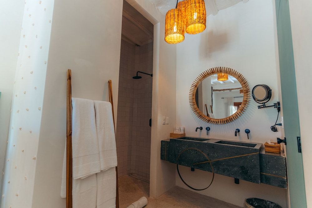 Ser Casasandra Boutique Hotel Superior Room, 1 King Bed, Beachfront 6