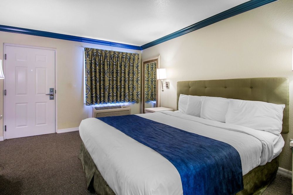 Standard Room, 1 King Bed, Non Smoking