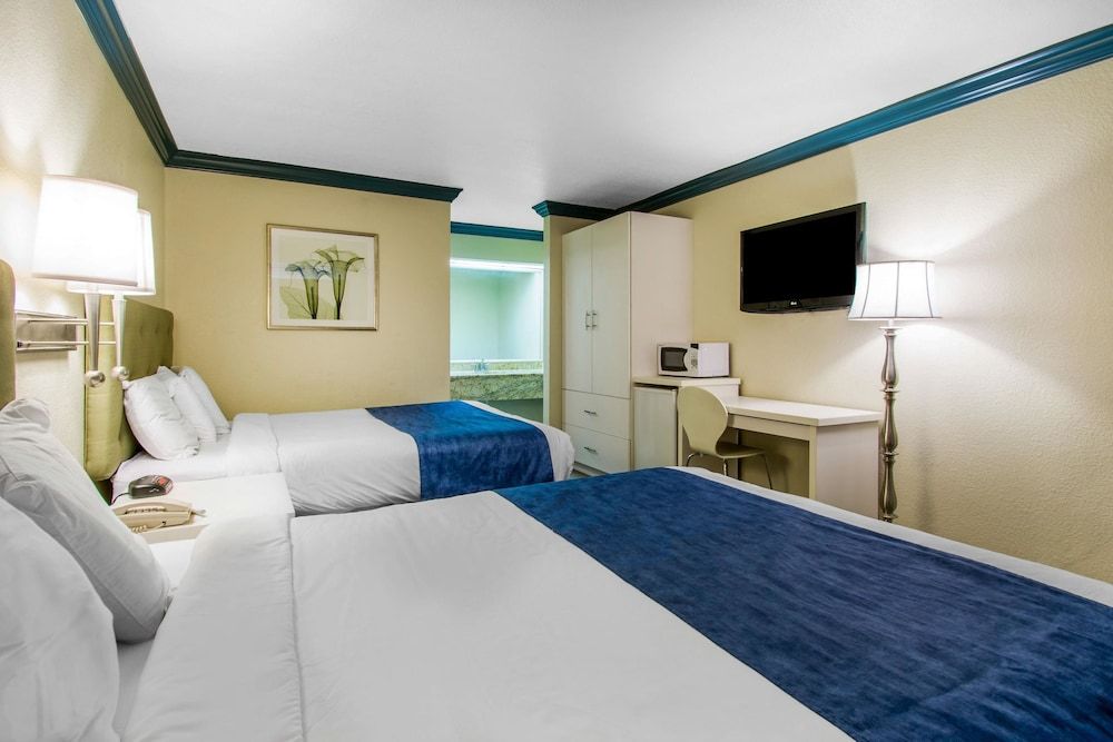 Standard Room, 2 Queen Beds, Non Smoking