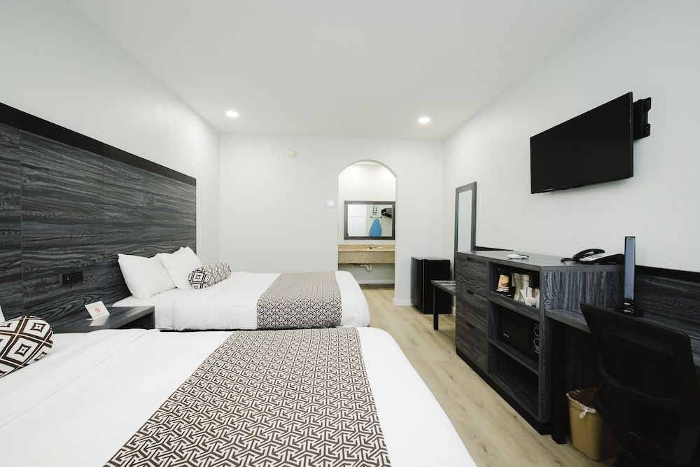 Sapphire Inn and Suites Standard Double Room, Non Smoking 2