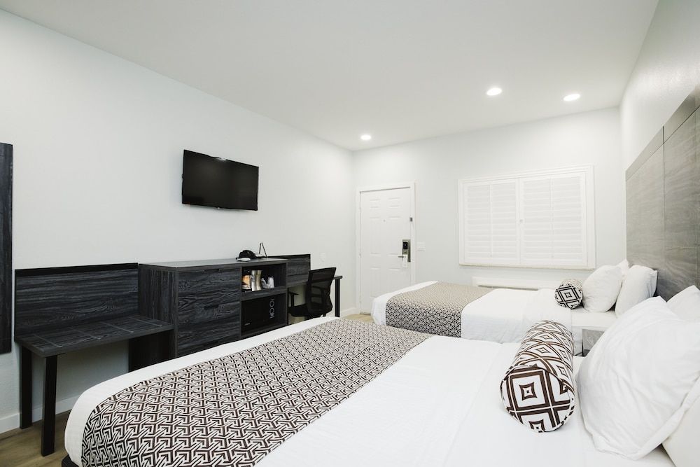 Sapphire Inn and Suites Standard Double Room, Non Smoking 9