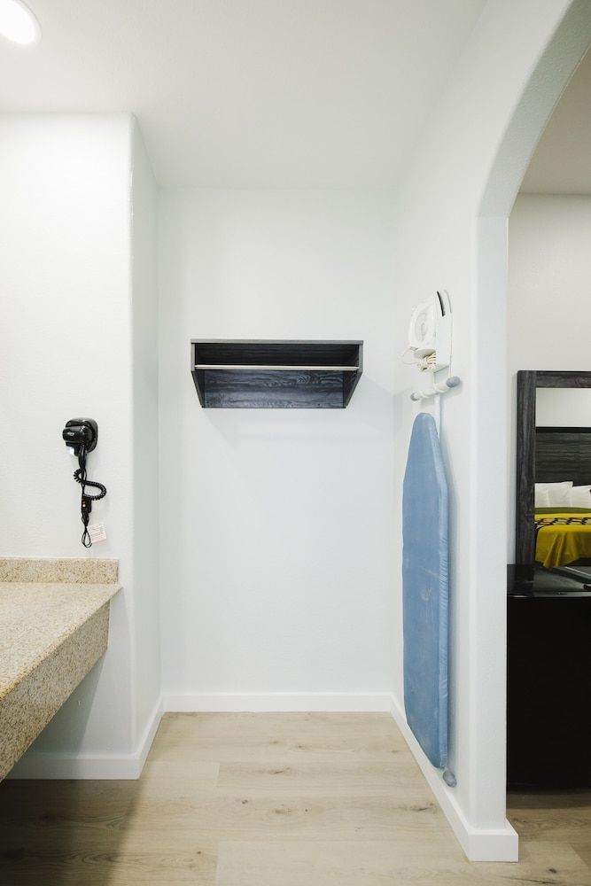 Sapphire Inn and Suites Standard Double Room, 2 Queen Beds, Non Smoking, Kitchenette 20