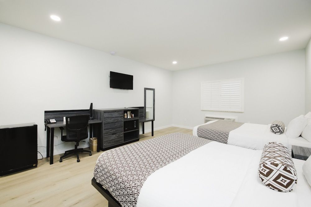 Sapphire Inn and Suites Standard Double Room, Non Smoking 6