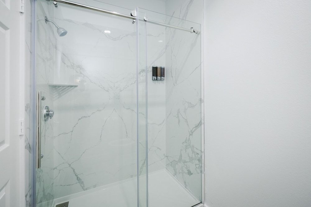 Sapphire Inn and Suites Standard Double Room, 2 Queen Beds, Non Smoking, Kitchenette 13