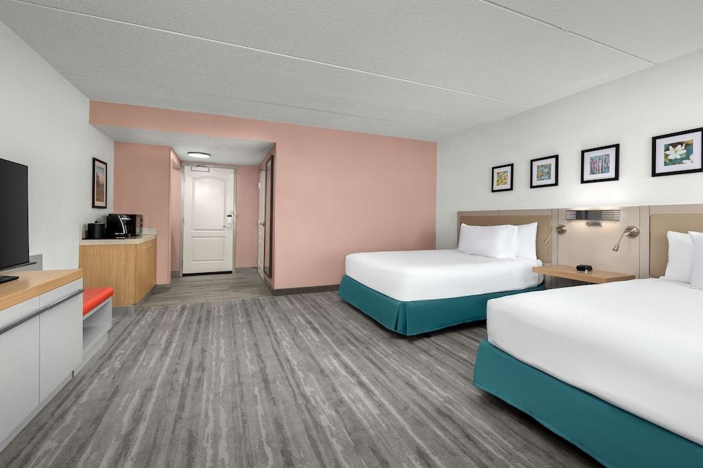 Room, 2 Queen Beds, Accessible, Bathtub (Mobility)
