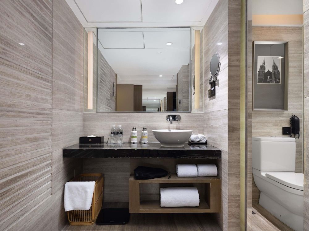 Pullman Shanghai Jing An Superior Room, 1 King Bed 3