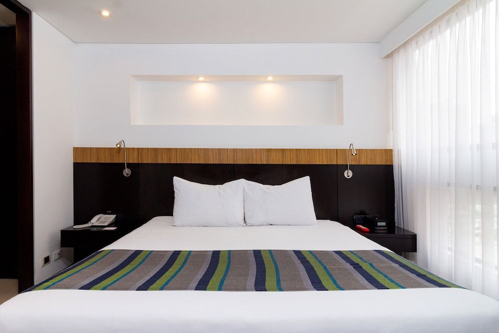Hotel Madisson Inn Luxury By Geh Suites Standard Room, 1 King Bed 2
