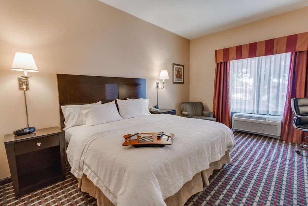 One king deluxe room non smoking
