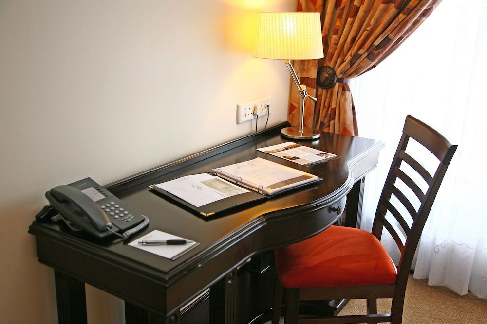 Premier Hotel Pretoria Family Suite, 2 Double Beds 4