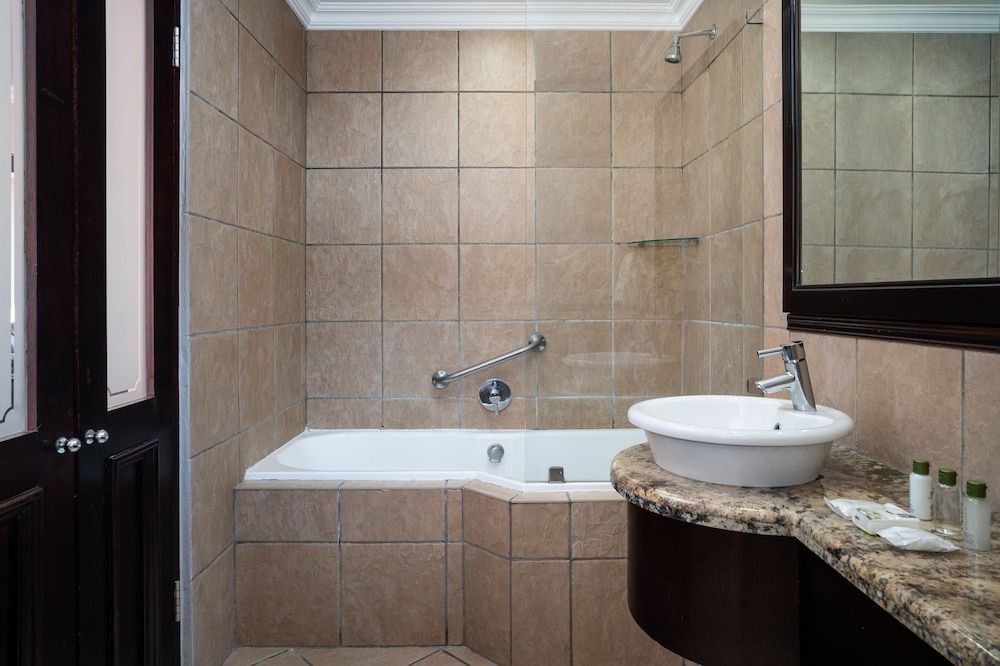 Premier Hotel Pretoria Family Suite, 2 Double Beds 3