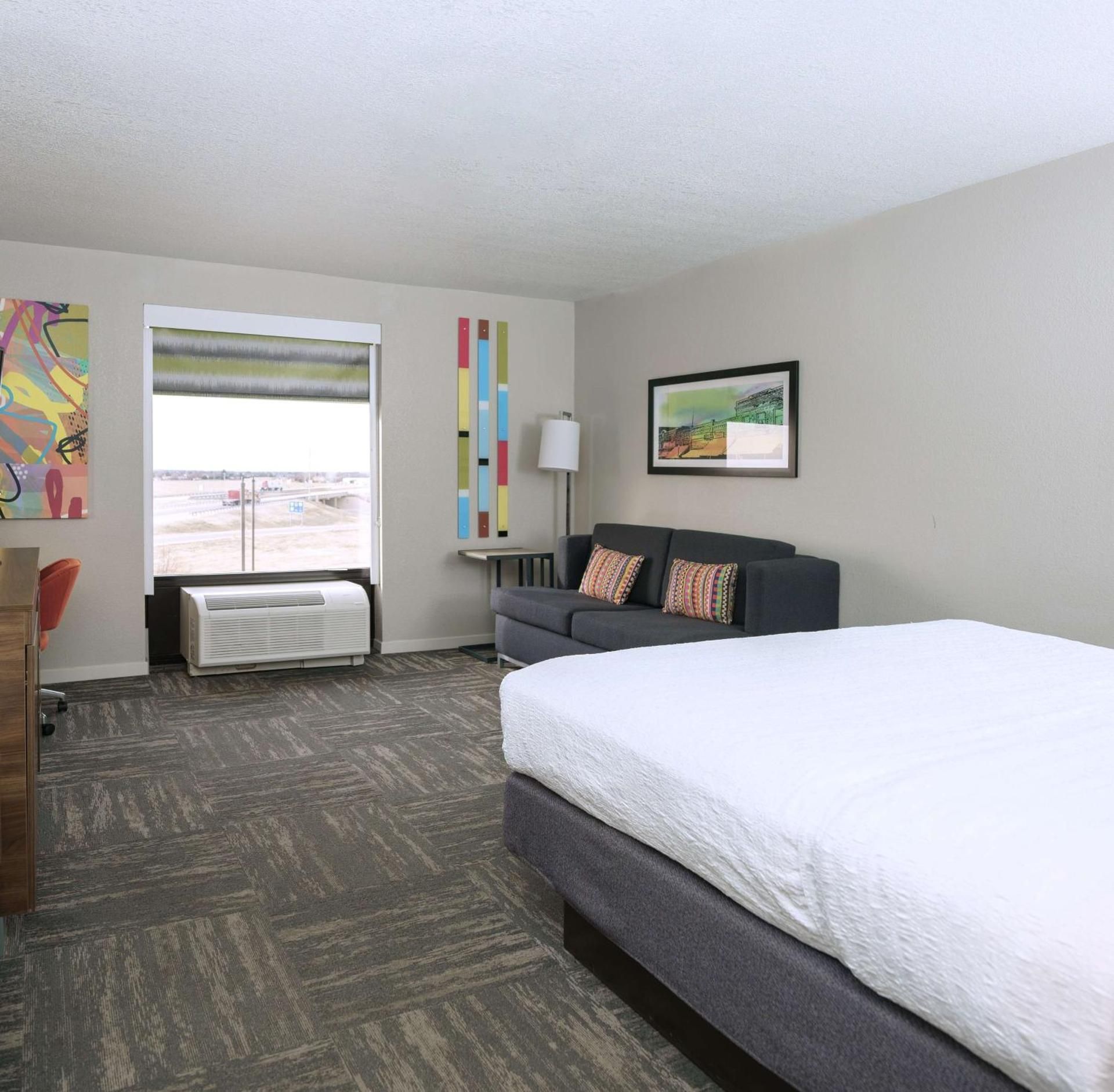 1 King Bed Nonsmoking