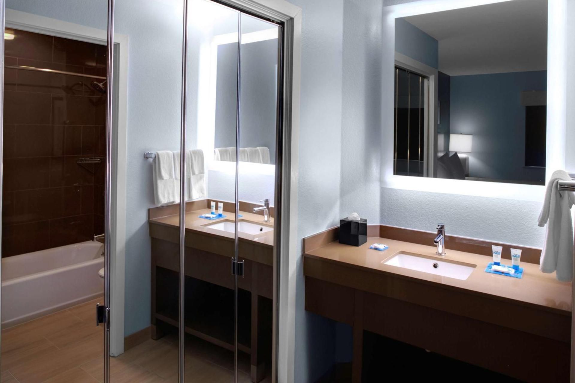 Accessible King Studio Bathtub