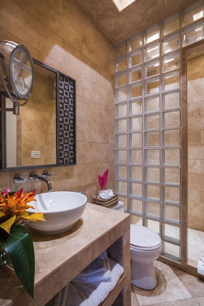 Placencia Resort Suite, 3 Bedrooms, Ocean View 3