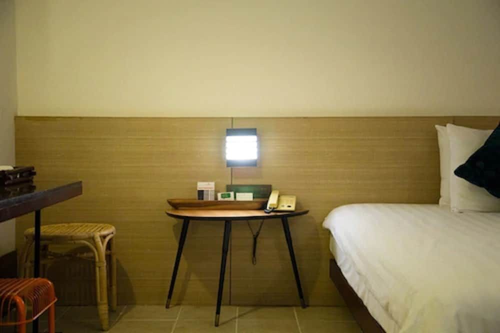 Baboona Beachfront Living Economy Room 6