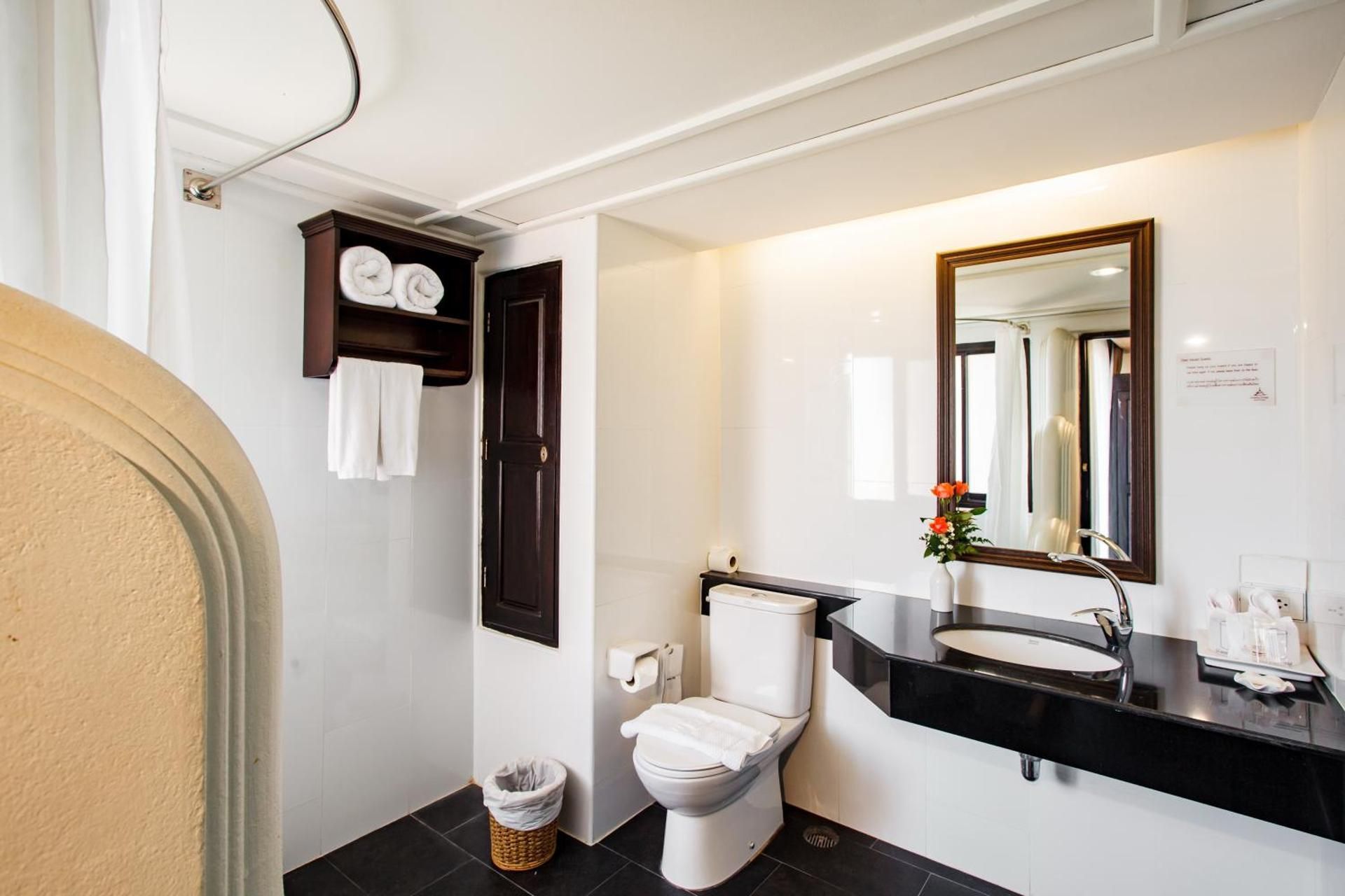 undefined Raming Lodge Hotel 8