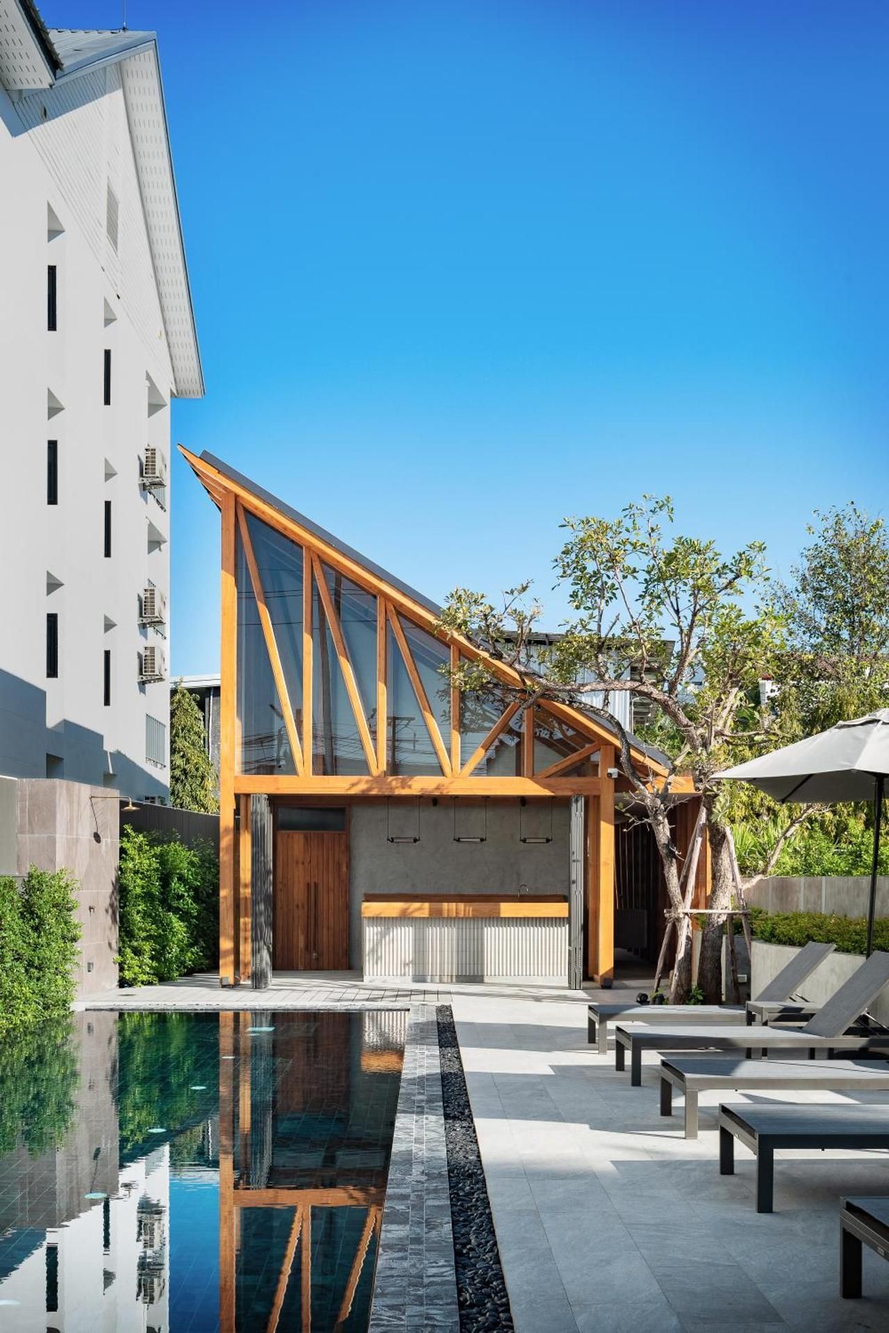 undefined Raming Lodge Hotel