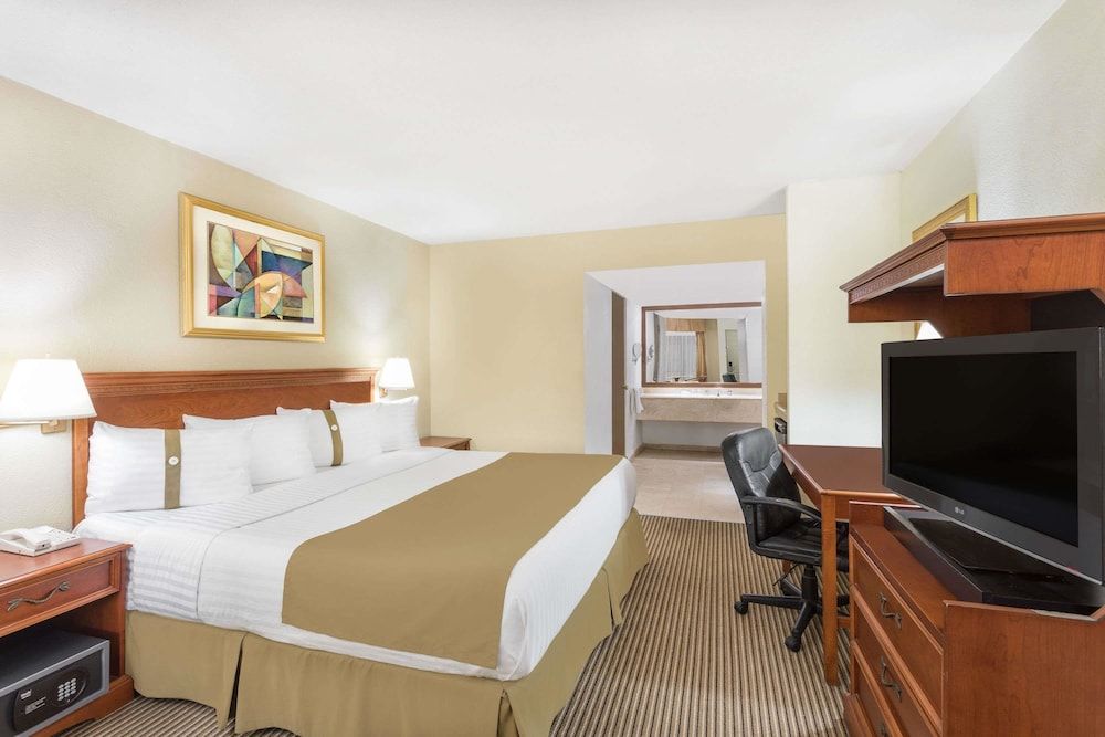 Executive Room, 1 King Bed, Non Smoking (Office)