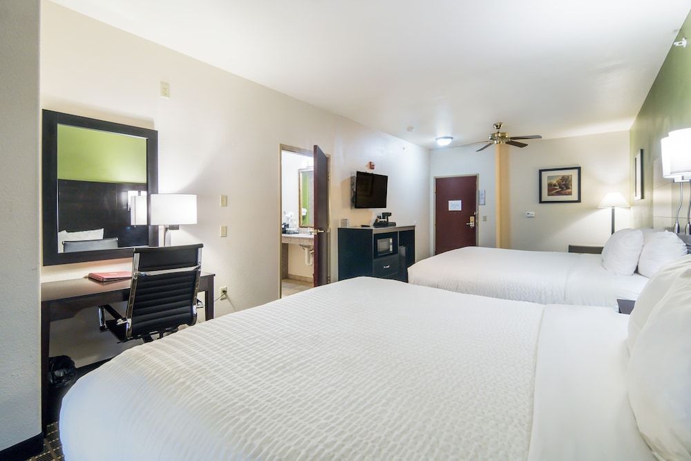 2 Queen beds with sofa bed Non-Smoking