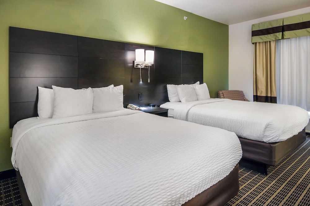 Suite 3 Queen bed Non-Smoking
