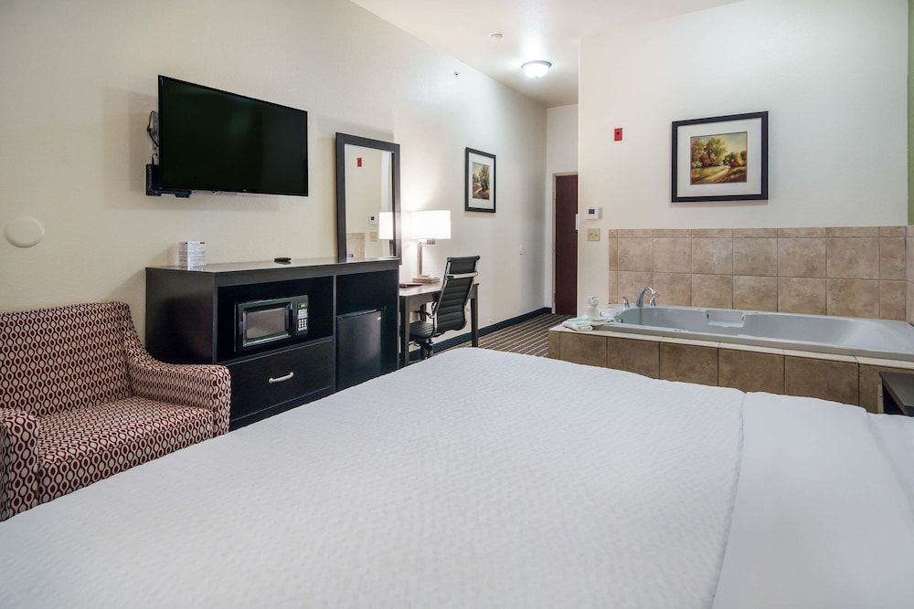 Suite, 1 King Bed, Non Smoking, Hot Tub