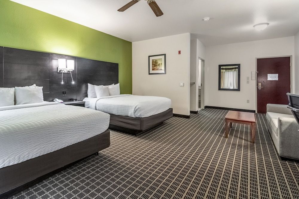2 King bed Suite Non-Smoking with Sofa bed