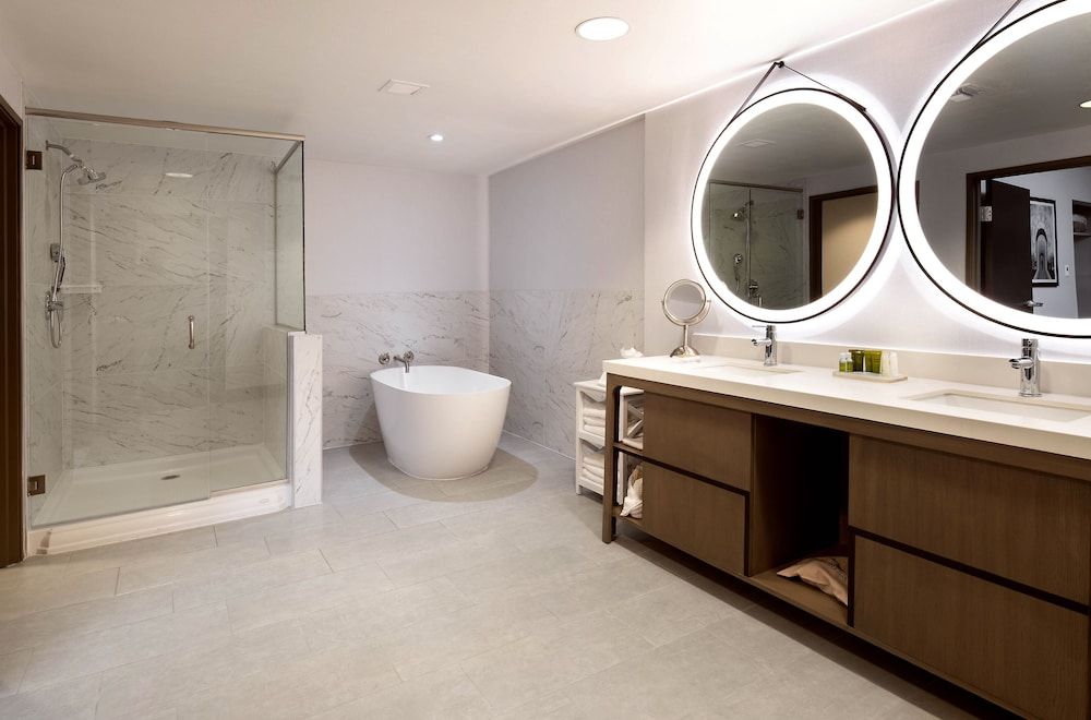 King Corner Suite, Limited View