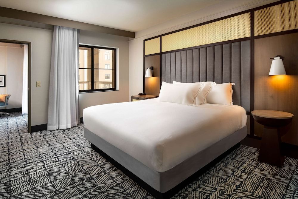 King Corner Suite, Limited View
