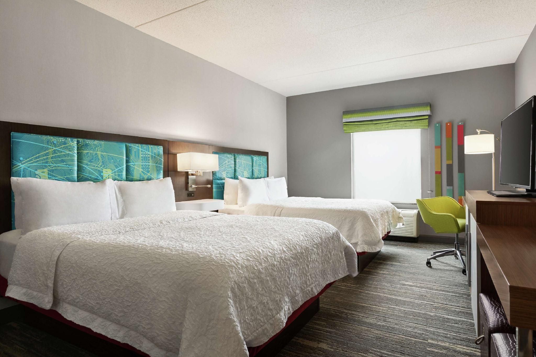 undefined Hampton Inn by Hilton London 4