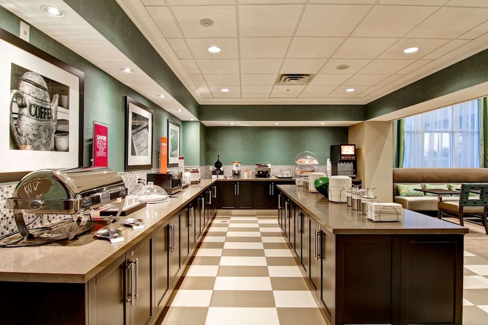 undefined Hampton Inn by Hilton London 5