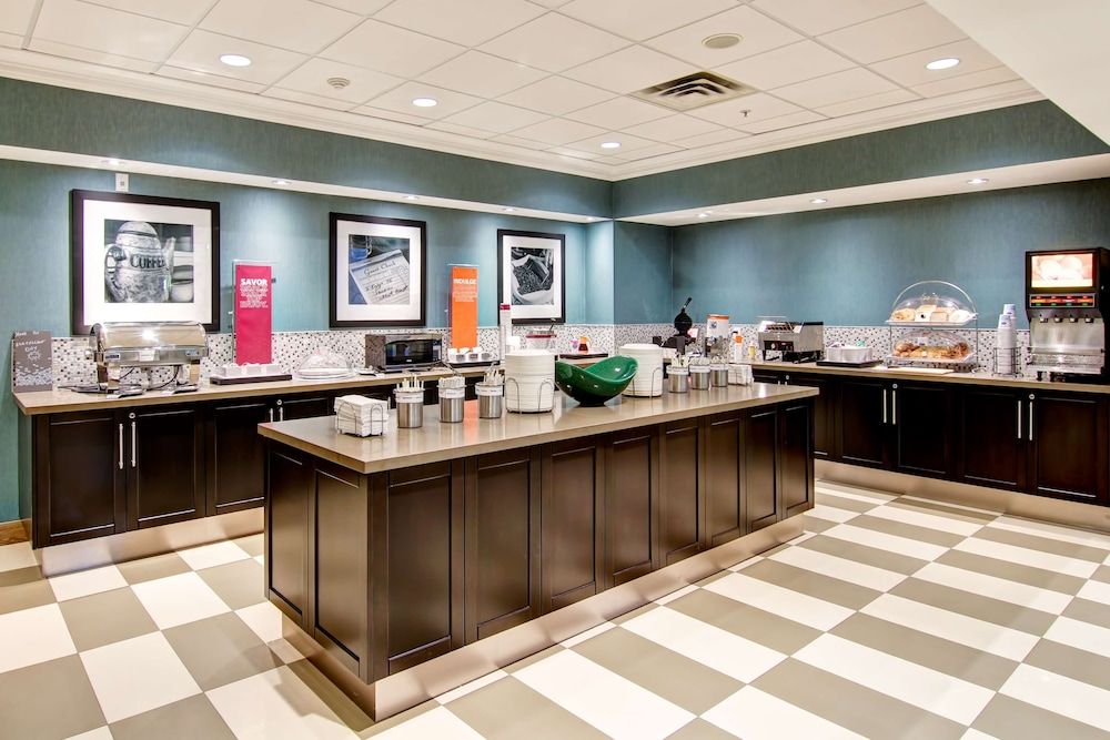 undefined Hampton Inn by Hilton London 7