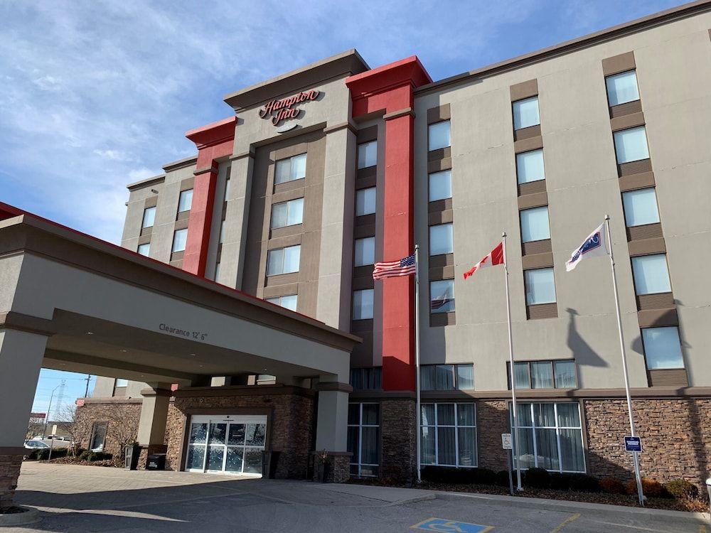 undefined Hampton Inn by Hilton London 3